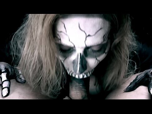 ❤️ Demon famke sûgje hoanne mei har swarte mûle en slikken cum. ️ Russyske porno by porno fy.punkbass.ru ﹏